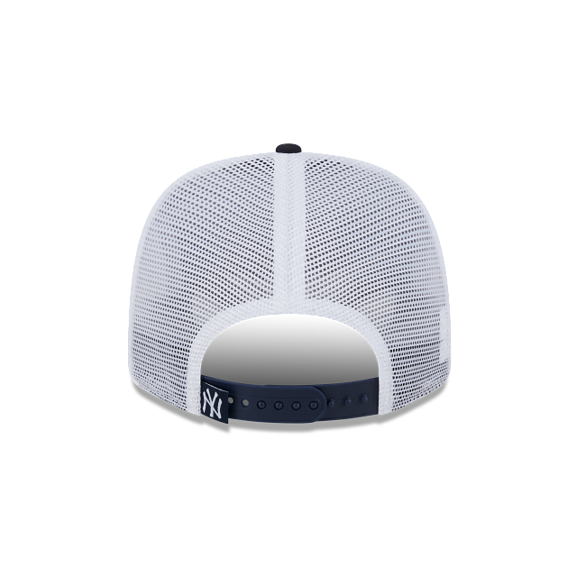 NEW YORK YANKEES 9SEVENTY NEW ERA NAVY TRUCKER SNAPBACK HAT