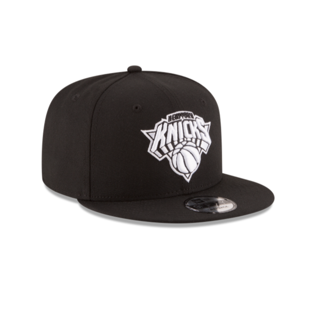 NEW YORK KNICKS 9FIFTY NBA NEW ERA BLACK AND WHITE SNAPBACK HAT