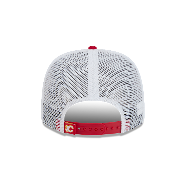 CALGARY FLAMES NEW ERA NHL 9SEVENTY ADJUSTABLE RED TRUCKER SNAPBACK HAT
