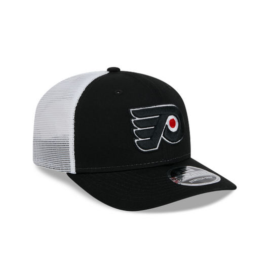 PHILADELPHIA FLYERS NEW ERA NHL 9SEVENTY ADJUSTABLE BLACK TRUCKER SNAPBACK HAT